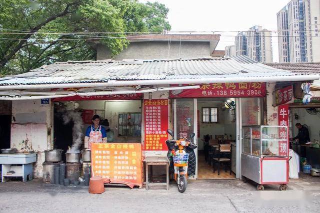 东莞二看守所附近美食探秘，特色小店故事揭秘